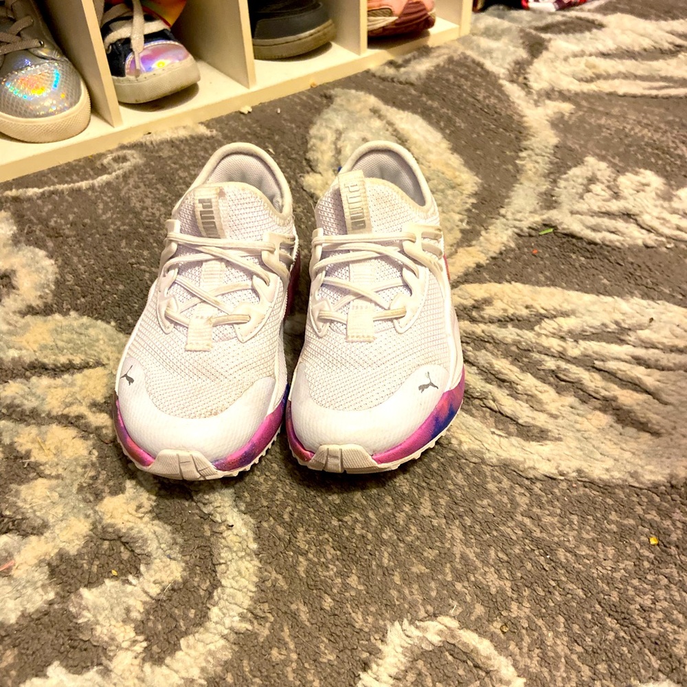 Puma girls shoes 11c like new